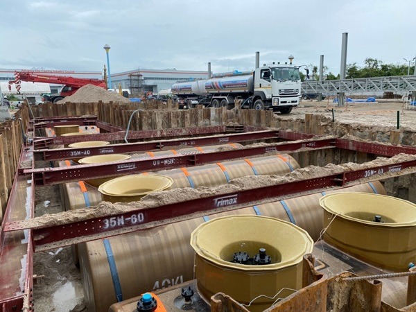 เติมถังฝังใต้ดินถังบำบัดน้ำ